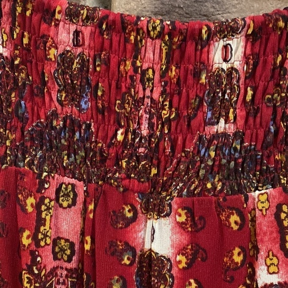 Caleoas red and blue, lined skirt with silver “tinsel” throughout. Size 3X - Picture 3 of 9